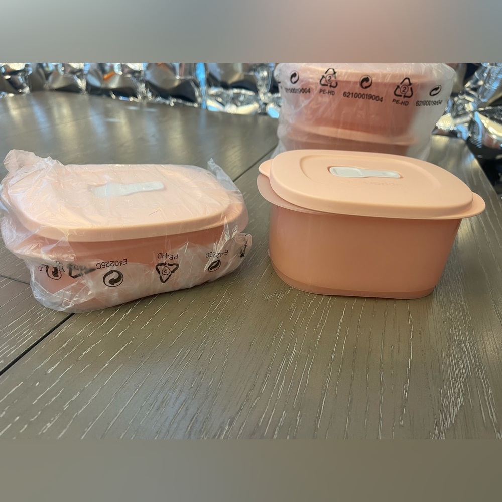 New Tupperware - Picture 3 of 3